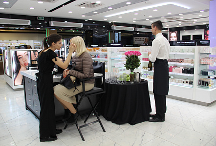 Bobbi Brown Открытие корнера