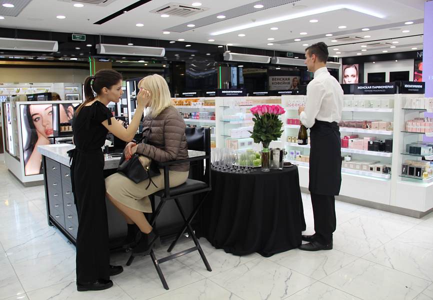 Bobbi Brown Открытие корнера