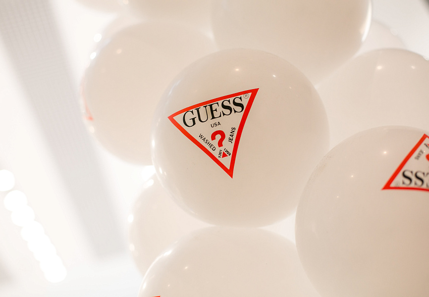 GUESS Оформление входной группы